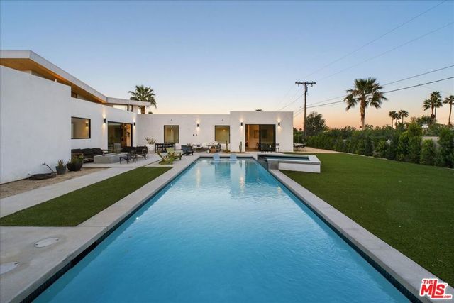 527 W Santa Catalina Road, Palm Springs, CA 92262