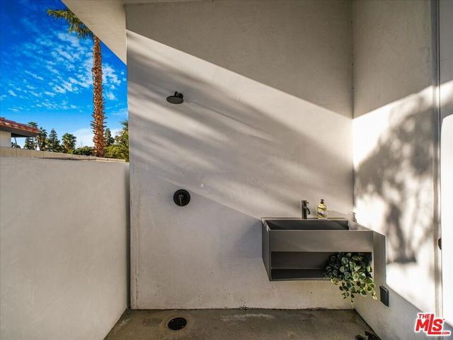 527 W Santa Catalina Road, Palm Springs, CA 92262