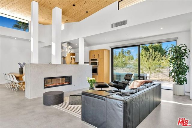 527 W Santa Catalina Road, Palm Springs, CA 92262