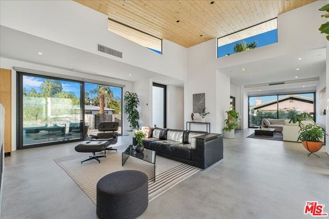 527 W Santa Catalina Road, Palm Springs, CA 92262