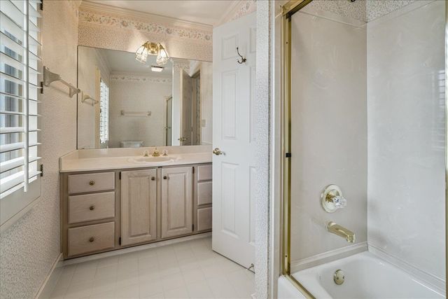 2255 OTTERBURN LN, Germantown, TN 38139