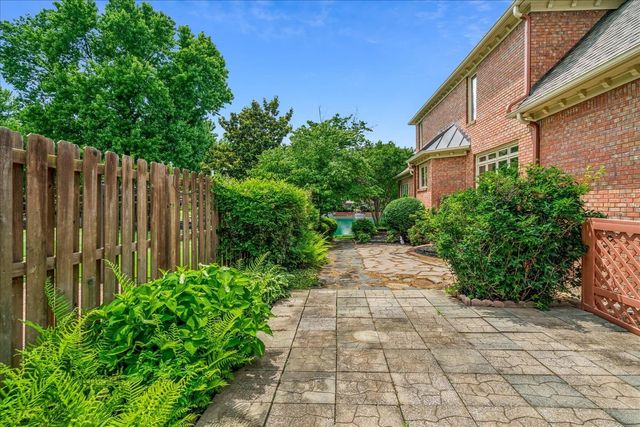 2255 OTTERBURN LN, Germantown, TN 38139