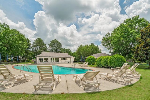 2255 OTTERBURN LN, Germantown, TN 38139