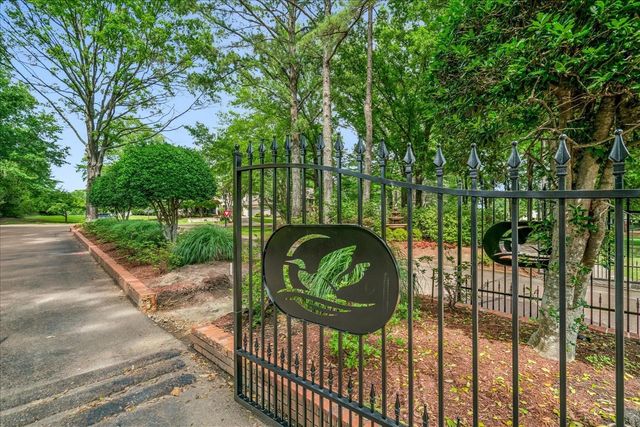 2255 OTTERBURN LN, Germantown, TN 38139