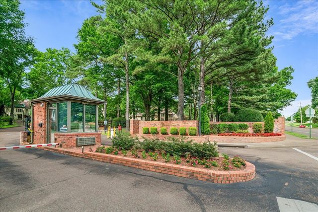 2255 OTTERBURN LN, Germantown, TN 38139