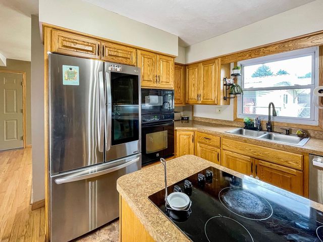 2513 W Central Ave, Minot, ND 58703