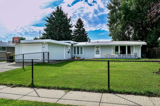 2513 W Central Ave, Minot, ND 58703