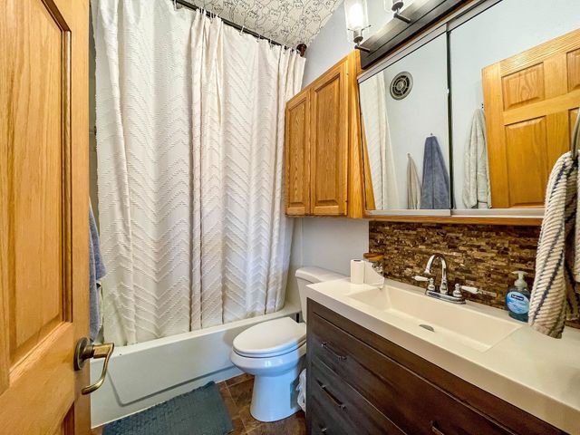 2513 W Central Ave, Minot, ND 58703