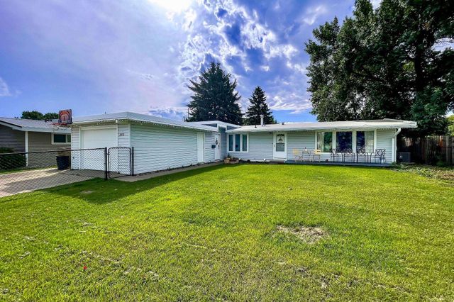 2513 W Central Ave, Minot, ND 58703