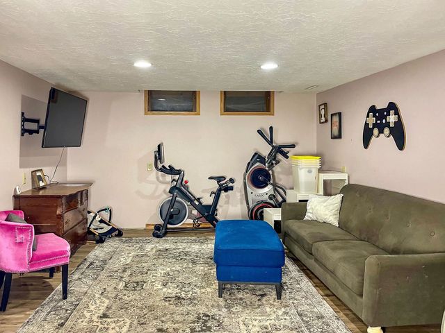 2513 W Central Ave, Minot, ND 58703