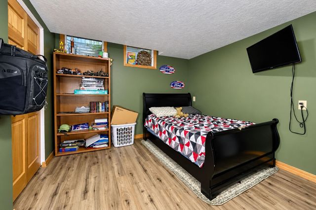 2513 W Central Ave, Minot, ND 58703