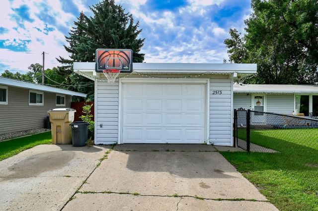 2513 W Central Ave, Minot, ND 58703
