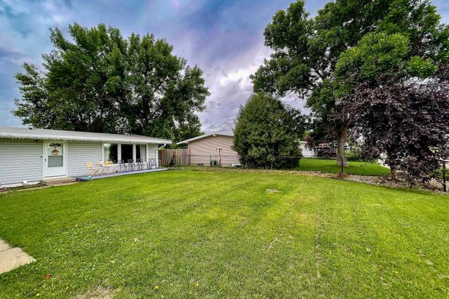 2513 W Central Ave, Minot, ND 58703