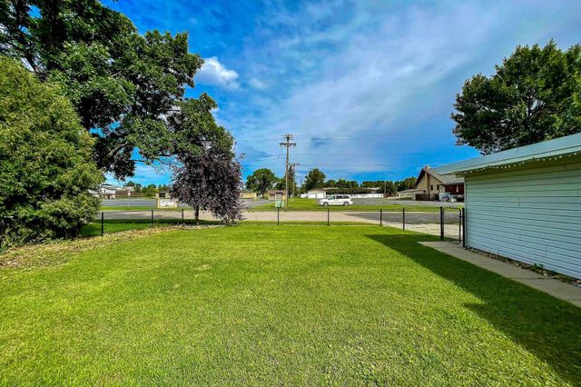 2513 W Central Ave, Minot, ND 58703