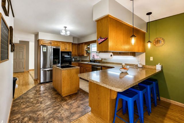 2513 W Central Ave, Minot, ND 58703