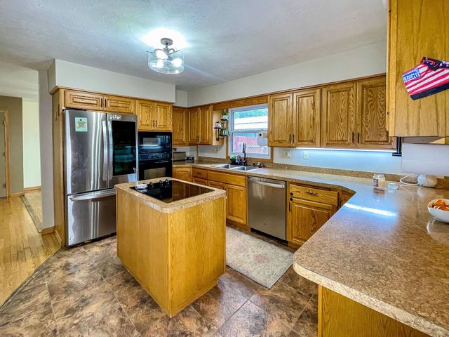 2513 W Central Ave, Minot, ND 58703