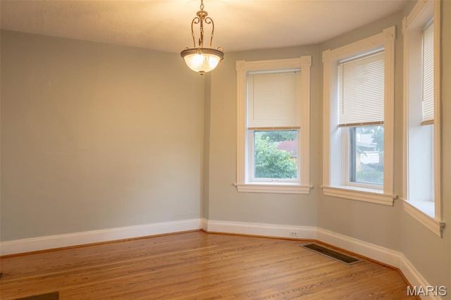 3216 S Big Bend Boulevard, St Louis, MO 63143