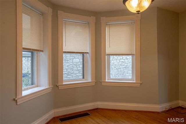 3216 S Big Bend Boulevard, St Louis, MO 63143