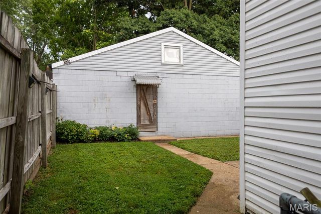 3216 S Big Bend Boulevard, St Louis, MO 63143