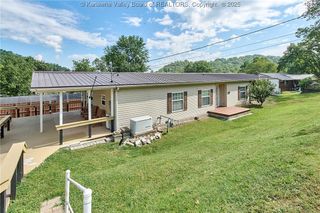 105 Oak Tree Lane, Nitro, WV 25143
