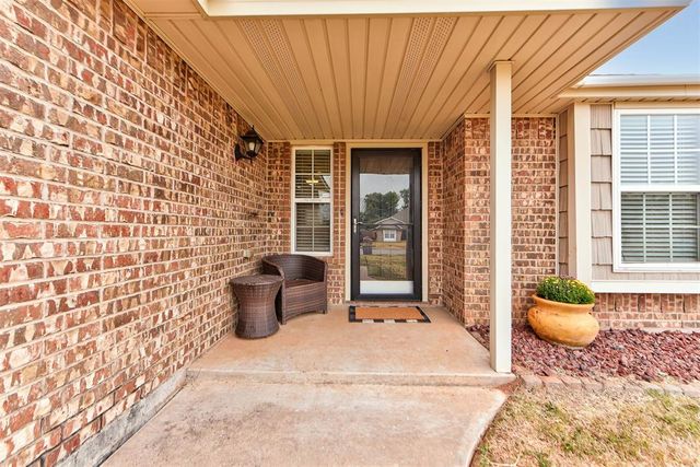 2302 W Bradford Circle, Newcastle, OK 73065