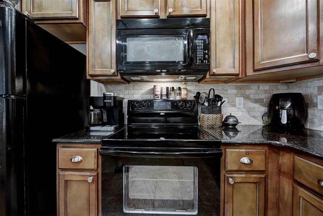 2302 W Bradford Circle, Newcastle, OK 73065