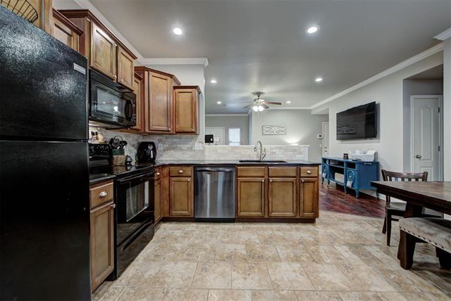 2302 W Bradford Circle, Newcastle, OK 73065