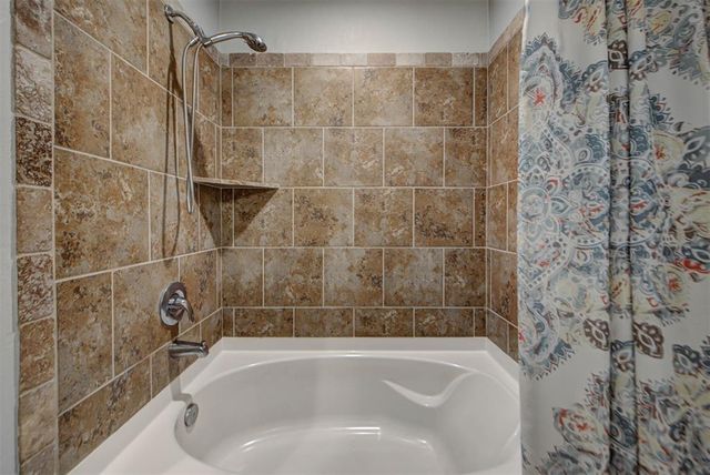 2302 W Bradford Circle, Newcastle, OK 73065