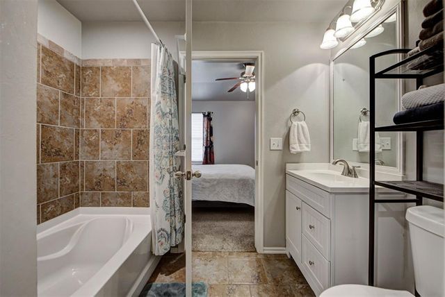 2302 W Bradford Circle, Newcastle, OK 73065