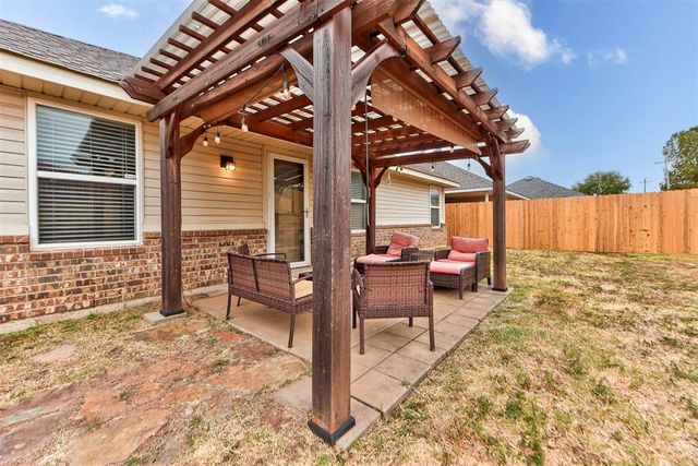 2302 W Bradford Circle, Newcastle, OK 73065