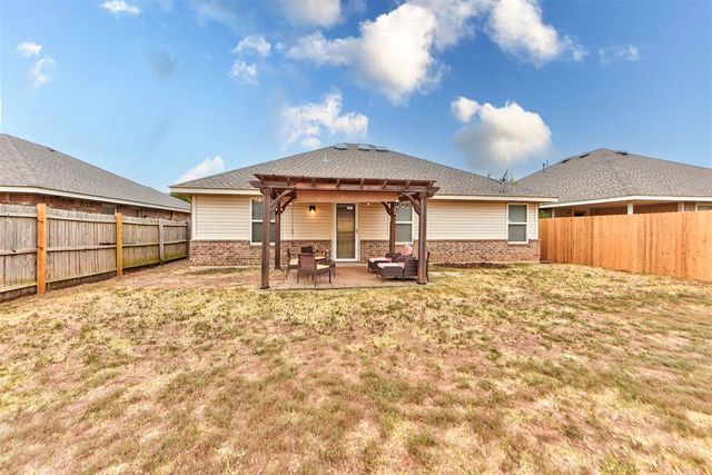 2302 W Bradford Circle, Newcastle, OK 73065