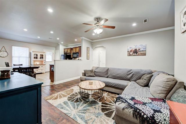 2302 W Bradford Circle, Newcastle, OK 73065
