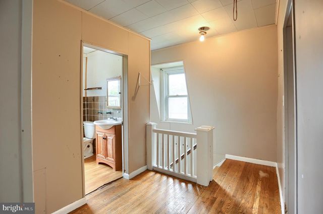 2036 OLD WELSH RD, Abington, PA 19001