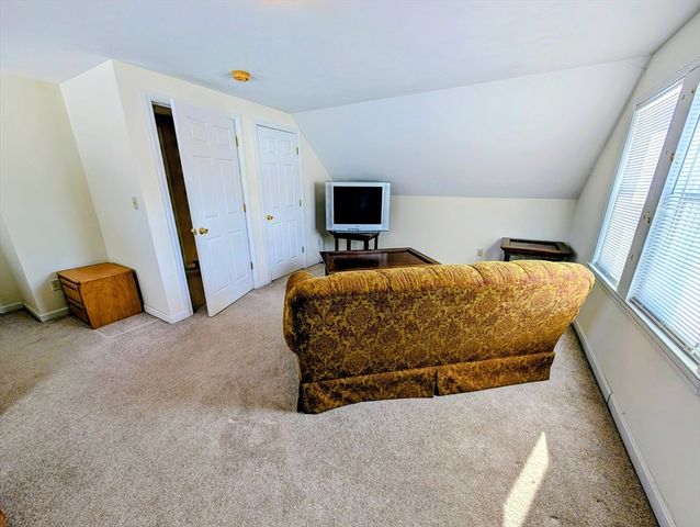 14 Walnut St, Oxford, MA 01540