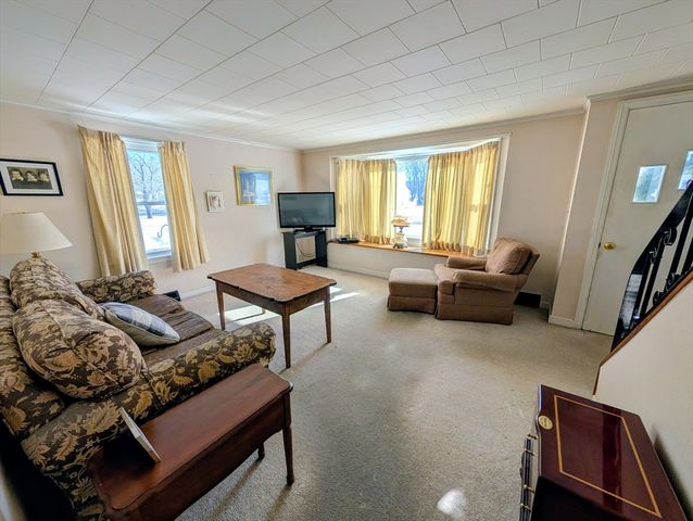 14 Walnut St, Oxford, MA 01540