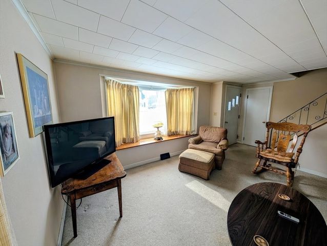 14 Walnut St, Oxford, MA 01540