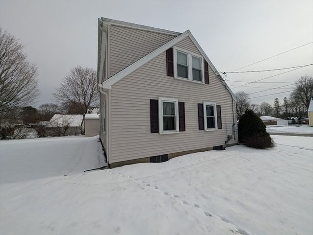 14 Walnut St, Oxford, MA 01540