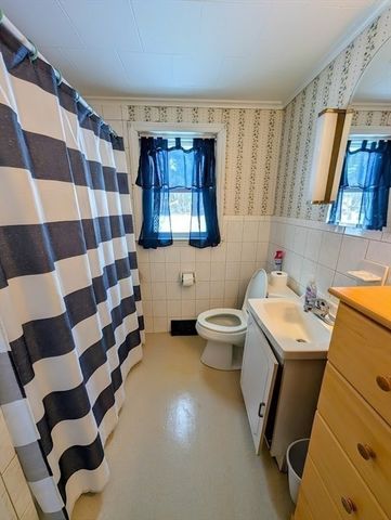 14 Walnut St, Oxford, MA 01540