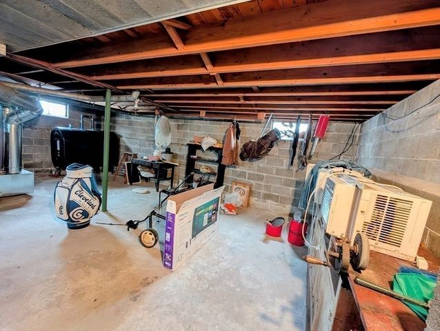 14 Walnut St, Oxford, MA 01540