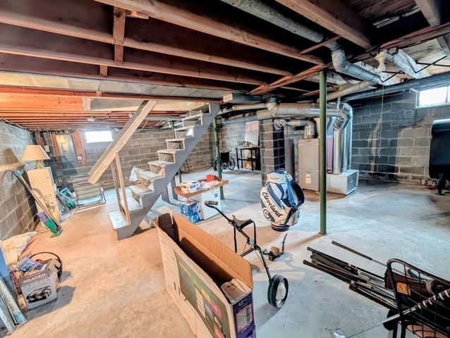 14 Walnut St, Oxford, MA 01540