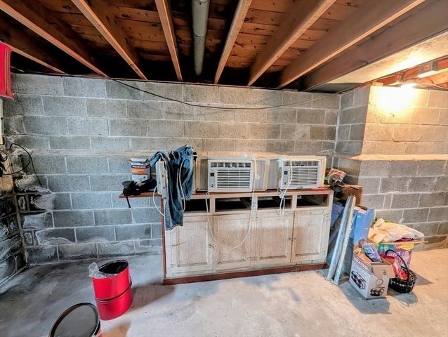 14 Walnut St, Oxford, MA 01540