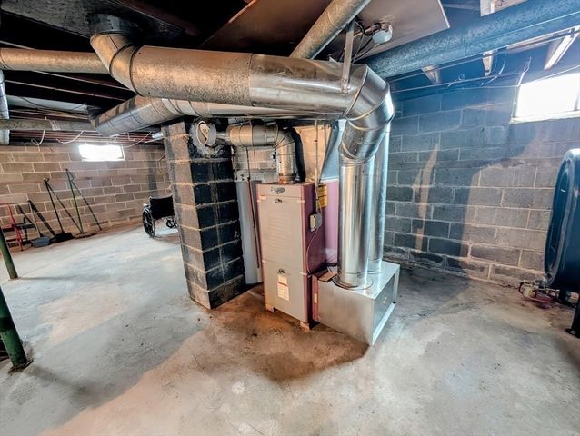 14 Walnut St, Oxford, MA 01540