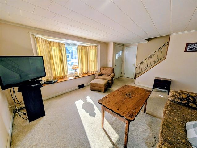 14 Walnut St, Oxford, MA 01540