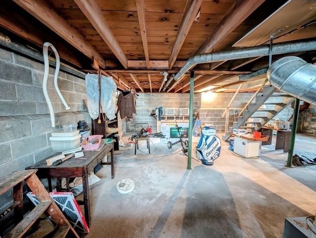 14 Walnut St, Oxford, MA 01540