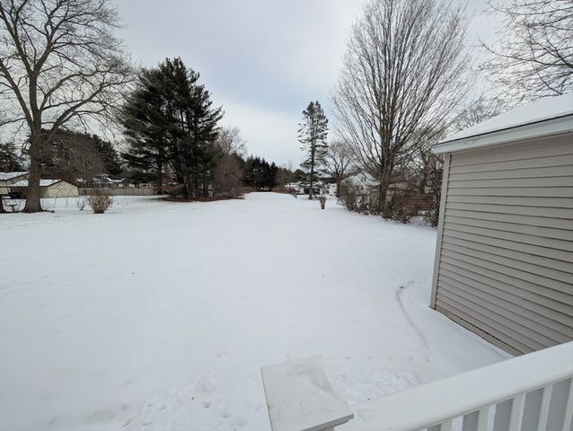 14 Walnut St, Oxford, MA 01540