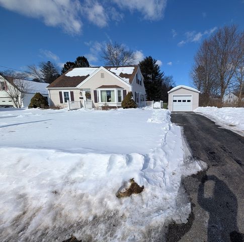 14 Walnut St, Oxford, MA 01540