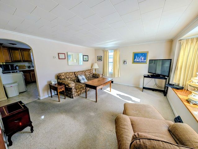 14 Walnut St, Oxford, MA 01540