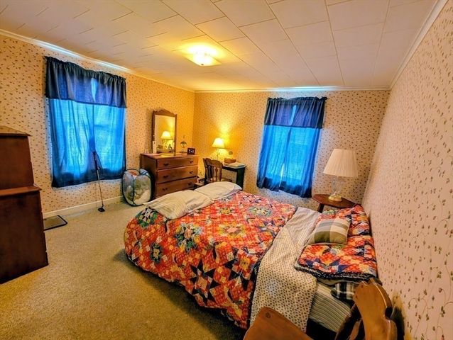 14 Walnut St, Oxford, MA 01540