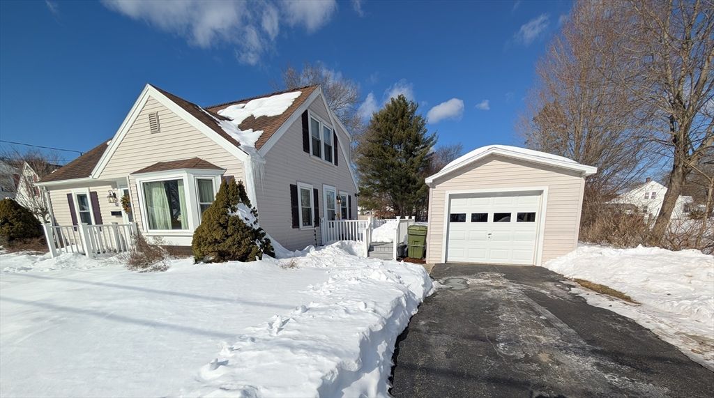 14 Walnut St, Oxford, MA 01540