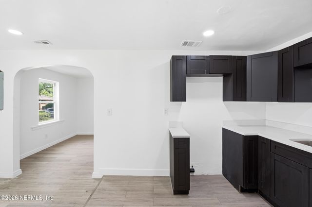 3267 SUNNYBROOK Avenue N, Jacksonville, FL 32254
